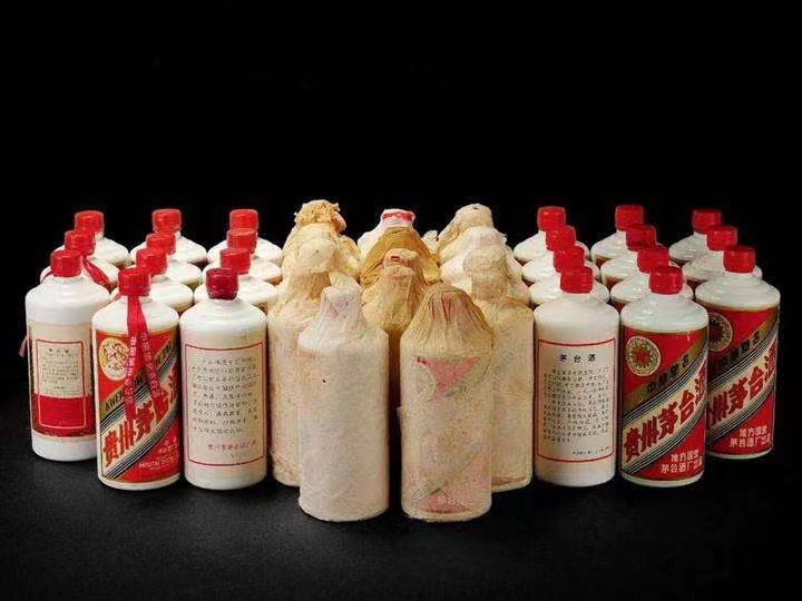 鹤峰老酒回收上门哪里回收(附近上门回收茅台酒）?